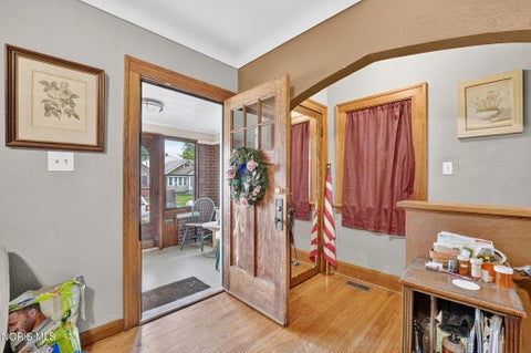 Tiny photo for 837 Geneva Avenue, Toledo, OH 43609 (MLS # 10010865)