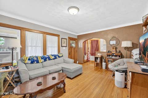 Tiny photo for 837 Geneva Avenue, Toledo, OH 43609 (MLS # 10010865)
