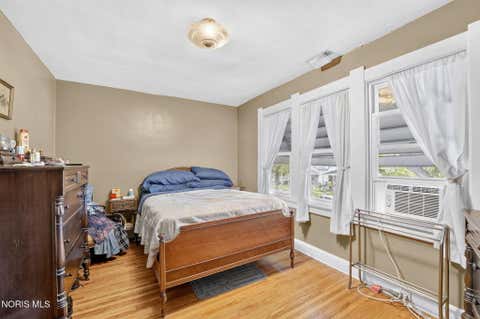 Tiny photo for 837 Geneva Avenue, Toledo, OH 43609 (MLS # 10010865)
