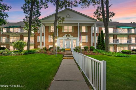 Photo of 5679 Monroe Street, Sylvania, OH 43560 (MLS # 10003440)