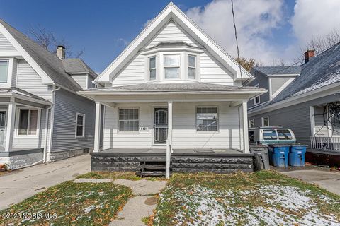 Tiny photo for 1129 Mason Street, Toledo, OH 43605 (MLS # 10004884)