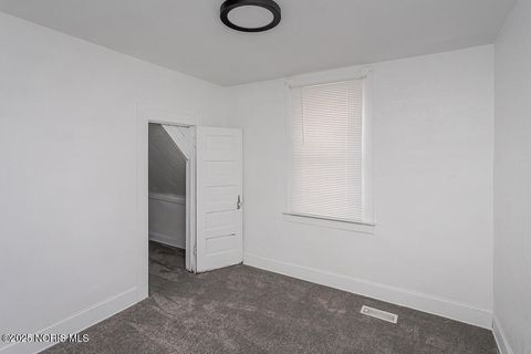 Tiny photo for 1129 Mason Street, Toledo, OH 43605 (MLS # 10004884)