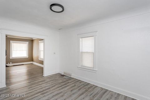 Tiny photo for 1129 Mason Street, Toledo, OH 43605 (MLS # 10004884)