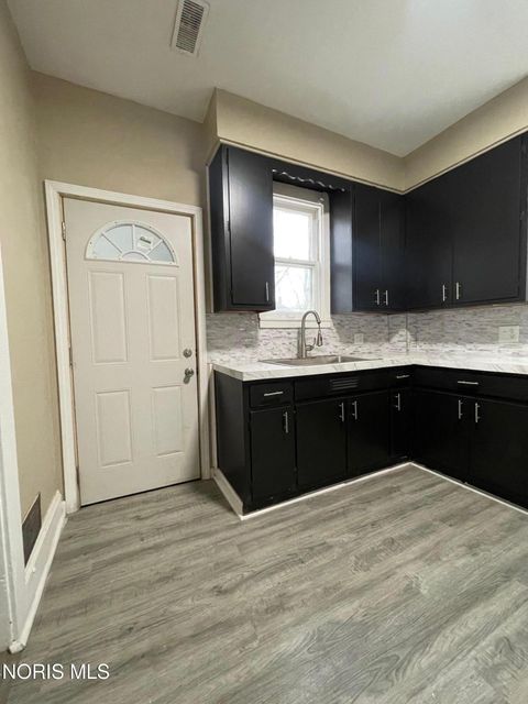 Tiny photo for 1129 Mason Street, Toledo, OH 43605 (MLS # 10004884)