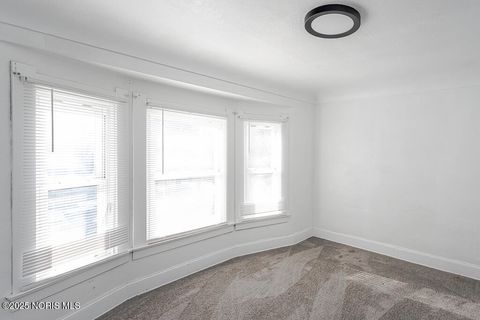 Tiny photo for 1129 Mason Street, Toledo, OH 43605 (MLS # 10004884)