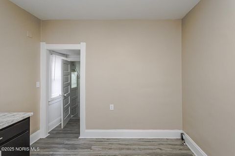 Tiny photo for 1129 Mason Street, Toledo, OH 43605 (MLS # 10004884)