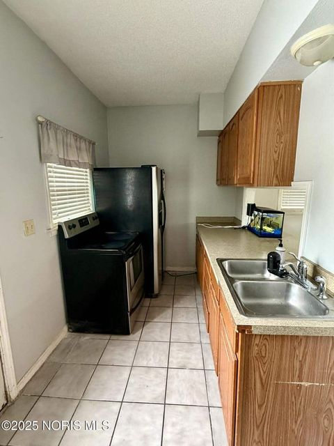 Tiny photo for 2122 Arlington Avenue, Toledo, OH 43609 (MLS # 10001587)