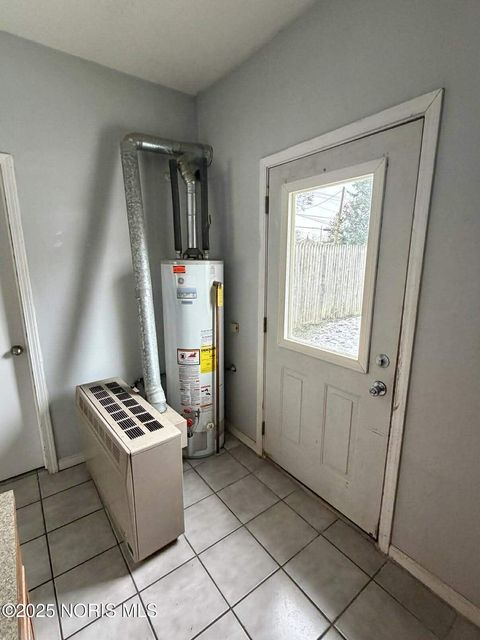 Tiny photo for 2122 Arlington Avenue, Toledo, OH 43609 (MLS # 10001587)