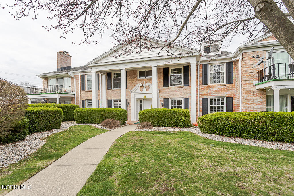 4243 W Bancroft Street Apt 205w