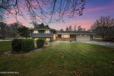 Photo of 5490 E Hanthorn Road, Lima, OH 45806 (MLS # 10002299)