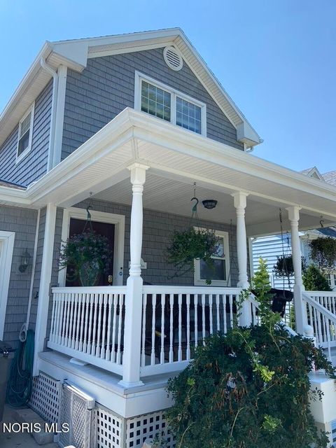 Photo of 30 Edgewater Park, Toledo, OH 43611 (MLS # 10006852)