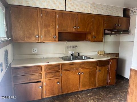 Tiny photo for 252 Kenmore Avenue, Toledo, OH 43609 (MLS # 10009948)