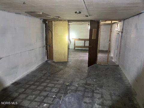 Tiny photo for 252 Kenmore Avenue, Toledo, OH 43609 (MLS # 10009948)