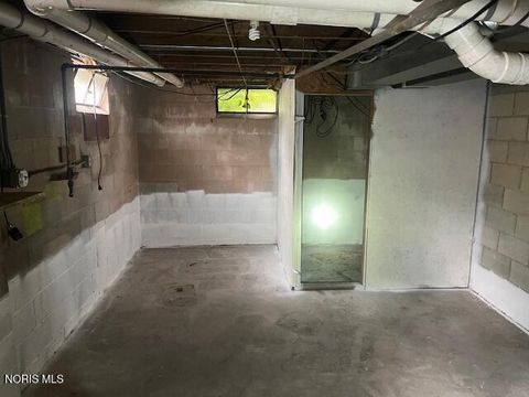 Tiny photo for 252 Kenmore Avenue, Toledo, OH 43609 (MLS # 10009948)