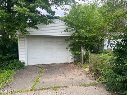 Tiny photo for 252 Kenmore Avenue, Toledo, OH 43609 (MLS # 10009948)