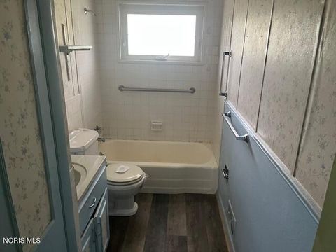 Tiny photo for 252 Kenmore Avenue, Toledo, OH 43609 (MLS # 10009948)