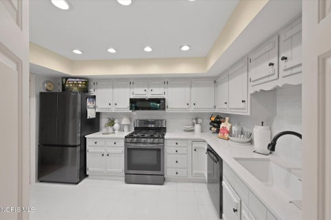 Tiny photo for 29666 E River Road, Perrysburg, OH 43551 (MLS # 10013932)