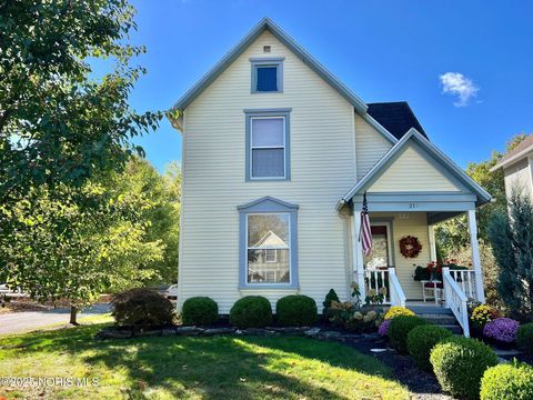 Photo of 217 Hancock Street, Findlay, OH 45840 (MLS # 10000344)
