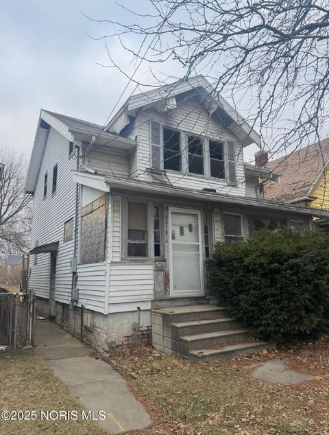 Photo of 2315 Caledonia Street, Toledo, OH 43605 (MLS # 10002412)