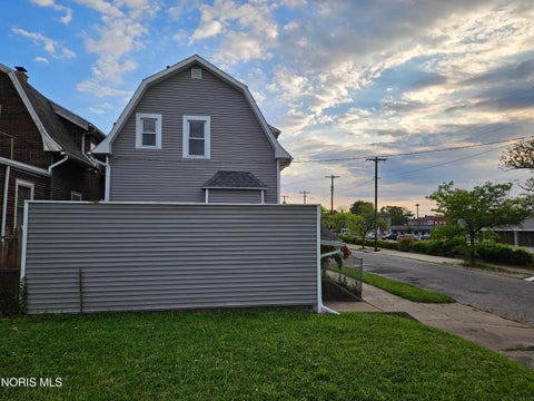 Tiny photo for 401 Platt Street, Toledo, OH 43605 (MLS # 10008893)