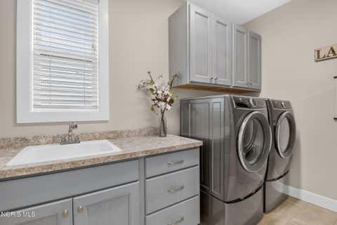 Tiny photo for 4450 Post Office Circle, Maumee, OH 43537 (MLS # 10011152)