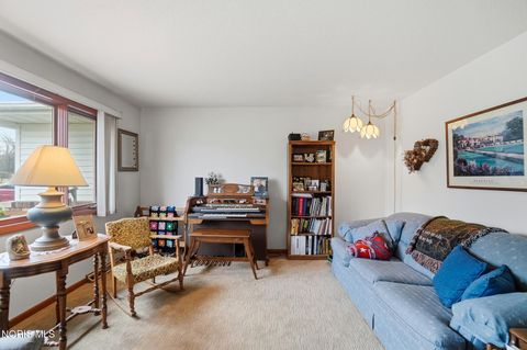 Tiny photo for 810 S Wintergarden Road, Bowling Green, OH 43402 (MLS # 10005024)