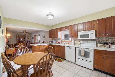 Tiny photo for 810 S Wintergarden Road, Bowling Green, OH 43402 (MLS # 10005024)