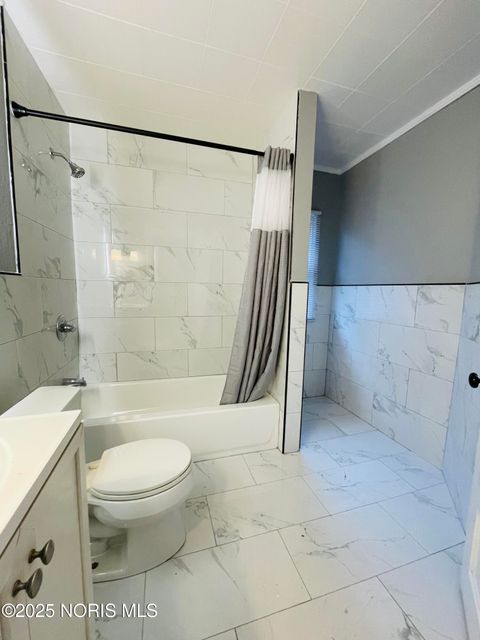 Tiny photo for 2458 Lawton Avenue, Toledo, OH 43620 (MLS # 10001760)