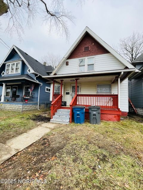 Photo of 2458 Lawton Avenue, Toledo, OH 43620 (MLS # 10001760)