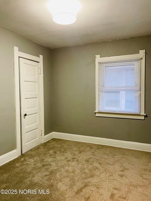 Tiny photo for 2458 Lawton Avenue, Toledo, OH 43620 (MLS # 10001760)