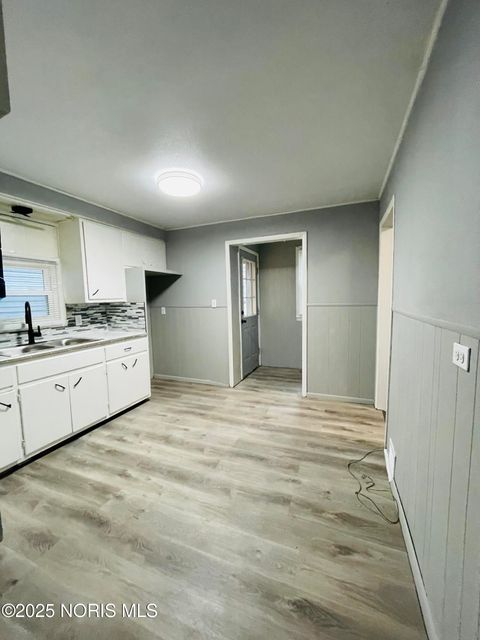 Tiny photo for 2458 Lawton Avenue, Toledo, OH 43620 (MLS # 10001760)