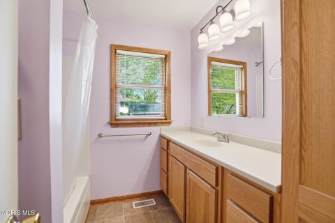 Tiny photo for 700 Lincolnshire Lane, Findlay, OH 45840 (MLS # 10007831)