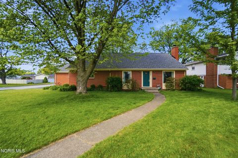 Photo of 700 Lincolnshire Lane, Findlay, OH 45840 (MLS # 10007831)