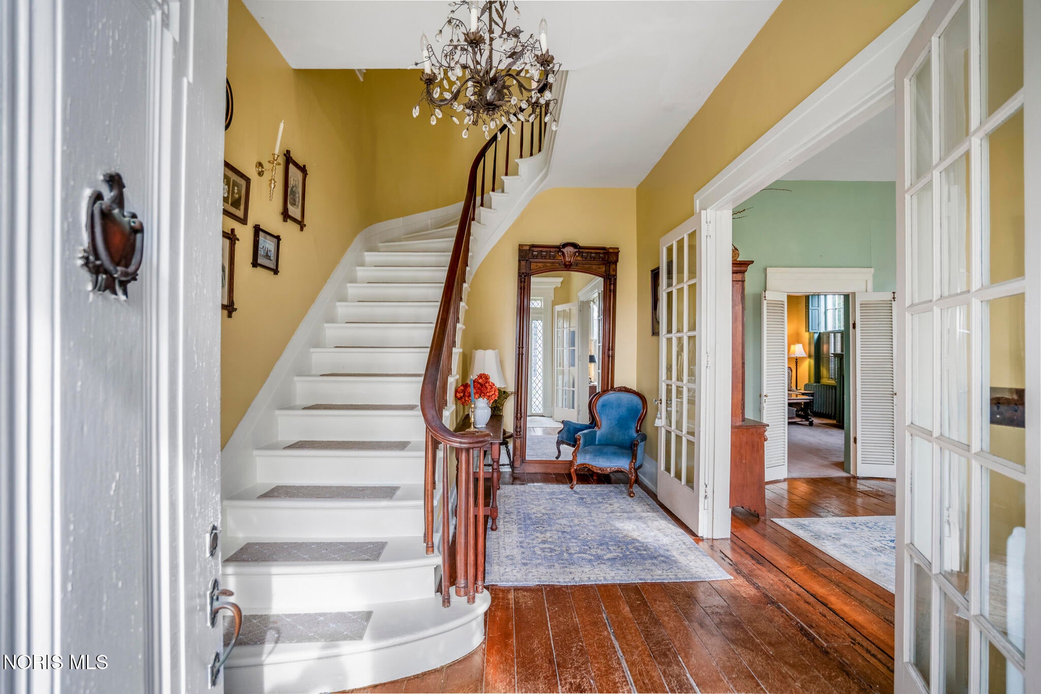 205 W Broadway Street