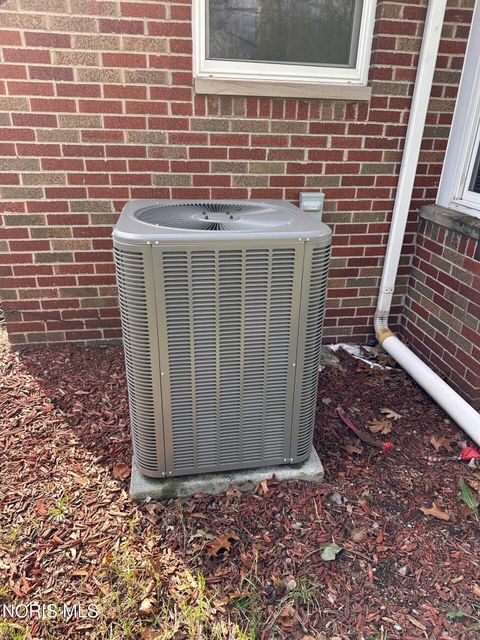 Tiny photo for 2714 Evergreen Road, Toledo, OH 43606 (MLS # 10004986)