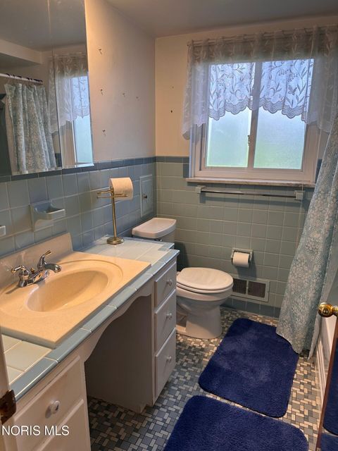 Tiny photo for 2714 Evergreen Road, Toledo, OH 43606 (MLS # 10004986)