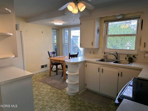 Tiny photo for 2714 Evergreen Road, Toledo, OH 43606 (MLS # 10004986)