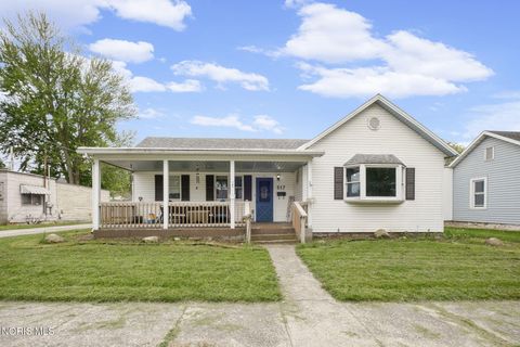 Photo of 517 W North Street, Fostoria, OH 44830 (MLS # 10007022)