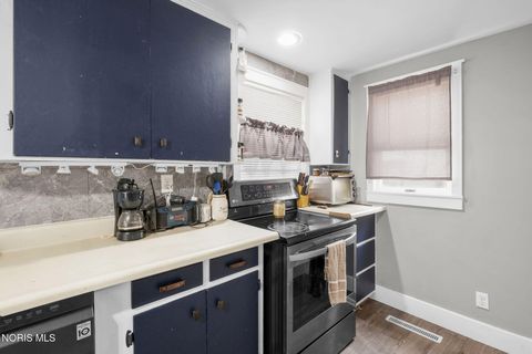 Tiny photo for 517 W North Street, Fostoria, OH 44830 (MLS # 10007022)