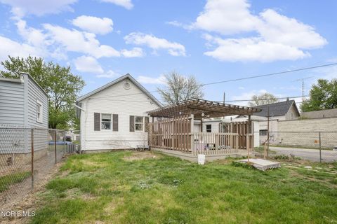 Tiny photo for 517 W North Street, Fostoria, OH 44830 (MLS # 10007022)