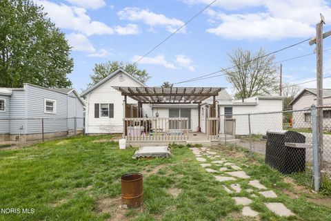 Tiny photo for 517 W North Street, Fostoria, OH 44830 (MLS # 10007022)