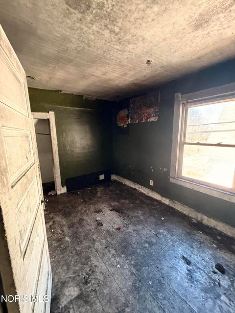 Tiny photo for 445 Hiett Avenue, Toledo, OH 43609 (MLS # 10004644)