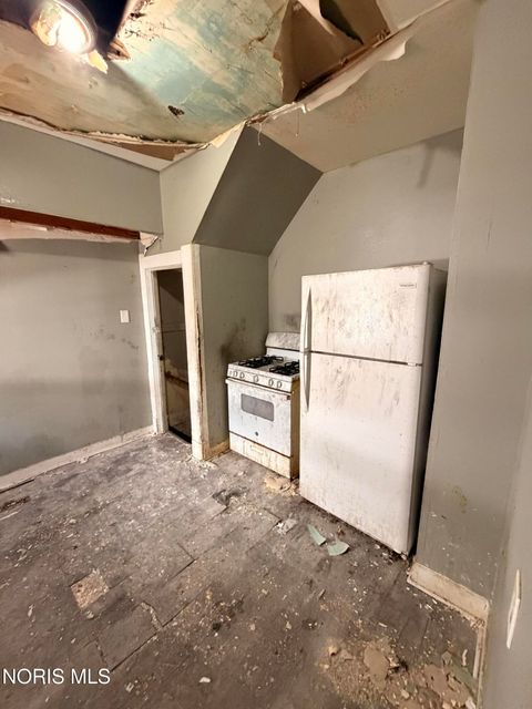 Tiny photo for 445 Hiett Avenue, Toledo, OH 43609 (MLS # 10004644)