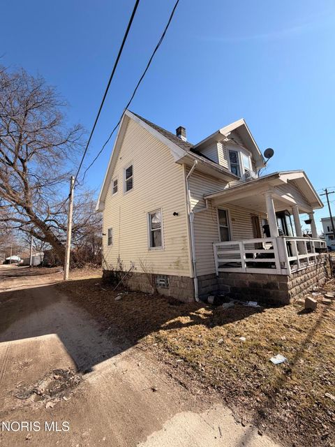 Tiny photo for 445 Hiett Avenue, Toledo, OH 43609 (MLS # 10004644)