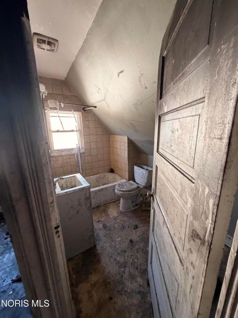 Tiny photo for 445 Hiett Avenue, Toledo, OH 43609 (MLS # 10004644)