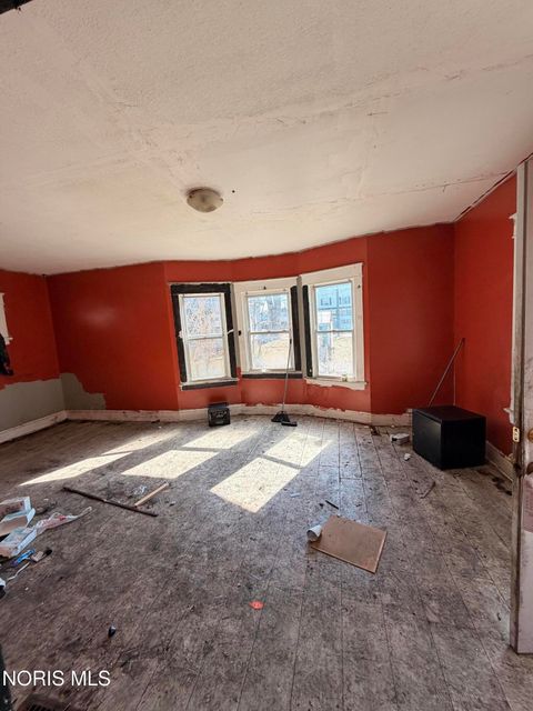 Tiny photo for 445 Hiett Avenue, Toledo, OH 43609 (MLS # 10004644)