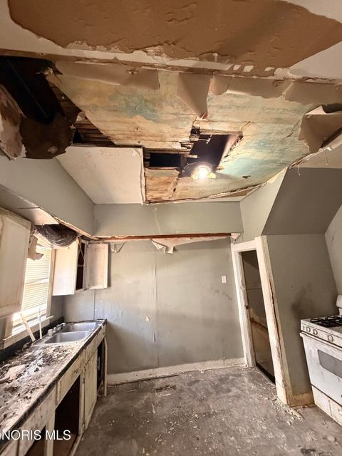 Tiny photo for 445 Hiett Avenue, Toledo, OH 43609 (MLS # 10004644)