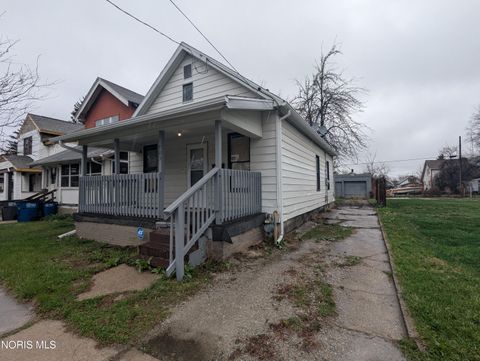 Photo of 703 Ashwood Avenue, Toledo, OH 43608 (MLS # 10005955)