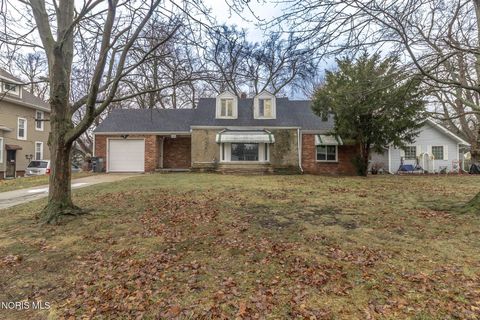 Photo of 2424 Lark Avenue, Toledo, OH 43613 (MLS # 10004151)