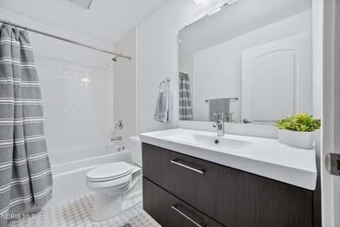 Tiny photo for 18 Broadway Street, Toledo, OH 43604 (MLS # 10013544)